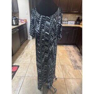 Black And White Womens Plus Size Maxi Dress From Avenue Size 18/20